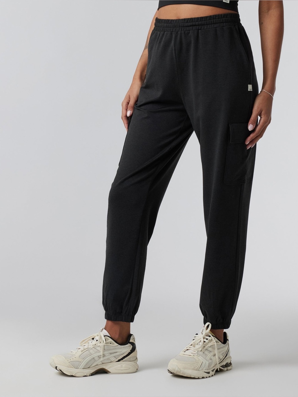 Vuori Boyfriend Cargo Sweatpant Black Heather DreamKnit Jogger Athleisure M